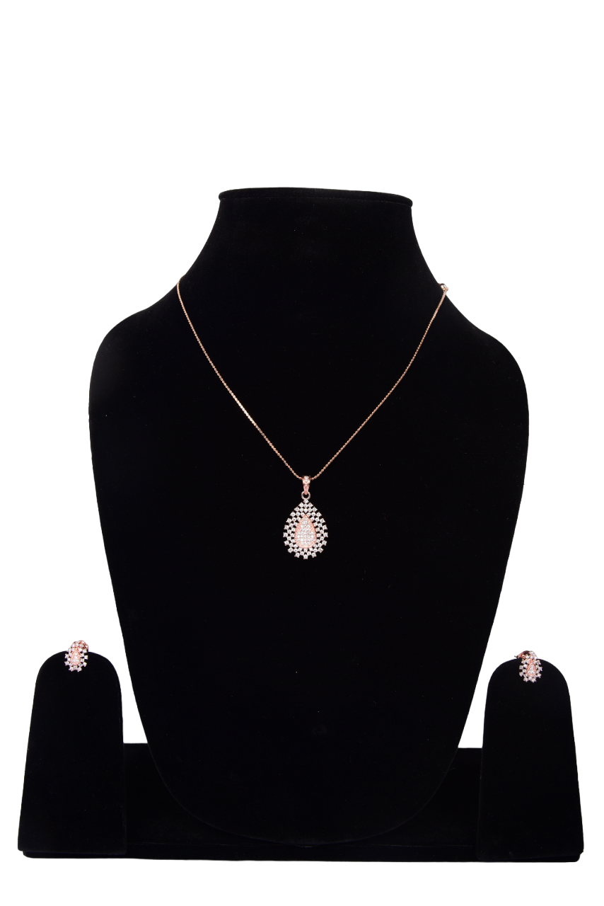 Infy Fashion Timeless Pearl Elegance - Three-Strand Necklace Set with Sparkling Accents